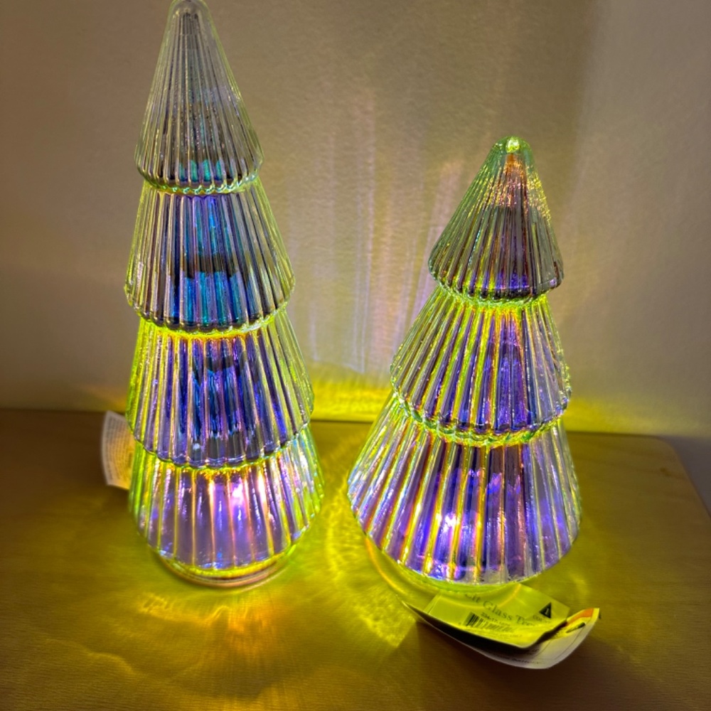 Glass light up iridescent Christmas trees - Picture 3 of 4